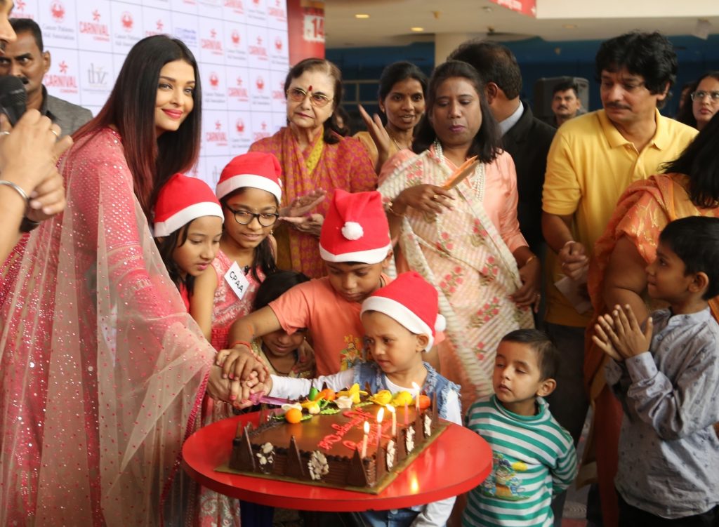 Aishwarya celebrates Christmas with cancer patients 6 1