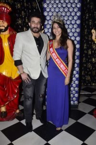 Deepak Tijori Mandeep Kaur and Sandip Soparrkar unveil the cover of WOW Magazine January issue7 1