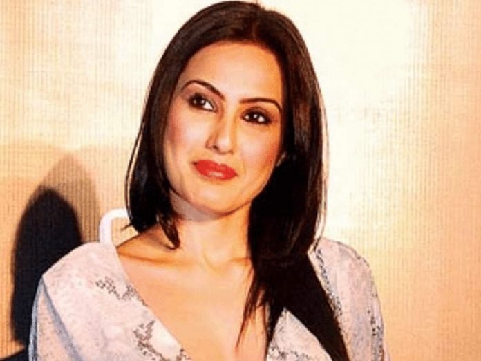 TV-actress-Kamya-Panjabi-joins-Congress-in-Mumbai