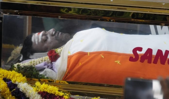 K'taka govt decides to hold Puneeth's cremation on Sunday.