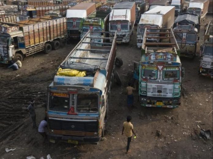 60K-trucks-carrying-non-essentials-inspected-31-impounded-Delhi-govt
