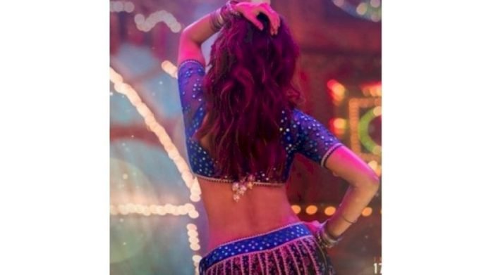 Blingy-Pushpa-set-for-Samanthas-item-number-as-she-jives-with-Allu-Arjun
