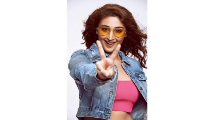 Dhvani-Bhanushali-debuts-as-composer-lyricist-with-Mera-Yaar-featuring-Aditya-Seal