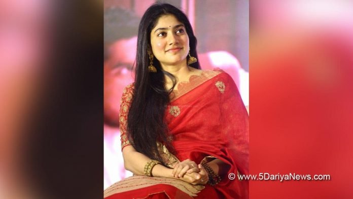 Sai-Pallavi-secretly-watches-her-movie-Shyam-Singha-Roy-in-theatre-wearing-burqa