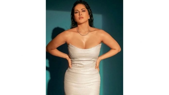 Sunny-Leone-completes-shooting-for-Tamil-horror-comedy-Oh-My-Ghost