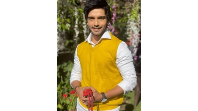 Harsh-Rajput-plays-deaf-and-dumb-character-in-latest-music-video-Aas-Paas