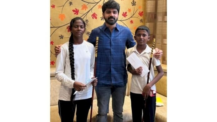 Actor-Shirish-helps-two-Silambam-champions-from-TN