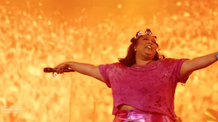 Lizzo-joins-Harry-Styles-at-Coachella-to-groove-to-One-Directions-What-Makes-You-Beautiful