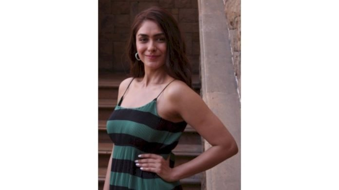 Mrunal-Thakur-My-parents-and-cat-give-me-a-sense-of-belonging