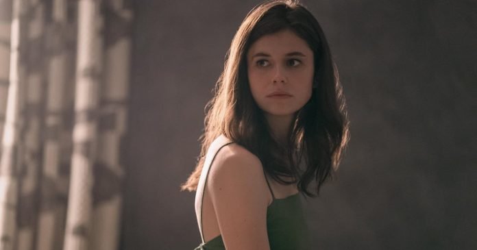 Alison-Oliver-opens-up-on-her-role-in-Conversation-With-Friends