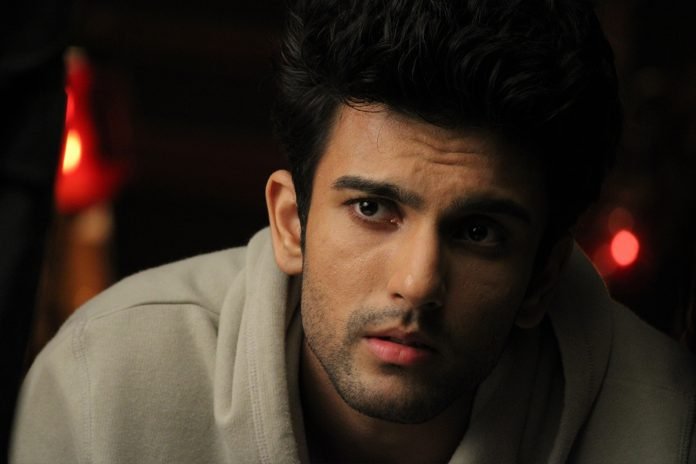 Ishaan-Dhawan-on-his-love-for-travel-and-why-he-still-uses-local-trains