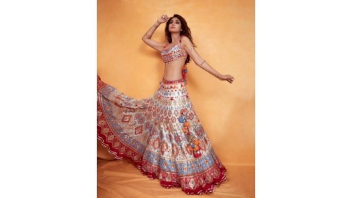 Shilpa-Shetty-praises-Kangana-for-new-Dhaakad-song-Shes-On-Fire