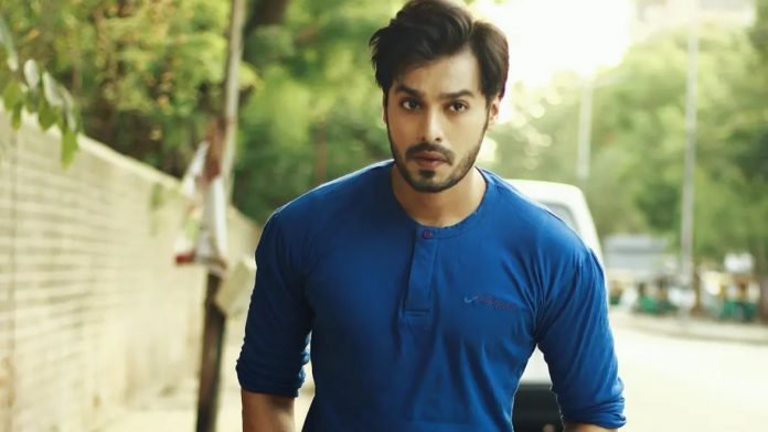 Vishal-Solanki-snakes-his-way-into-Naagin-6