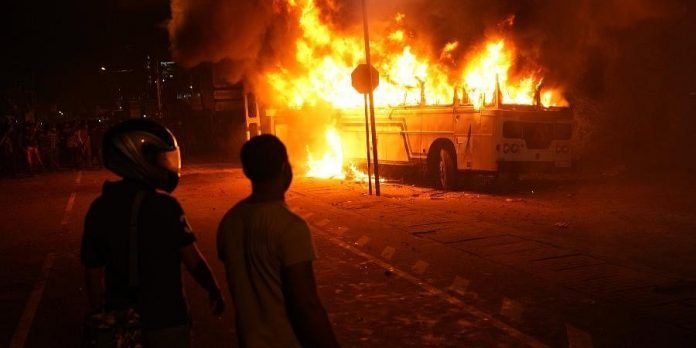 Angry-protesters-set-fire-to-Sri-Lanka-PMs-private-house