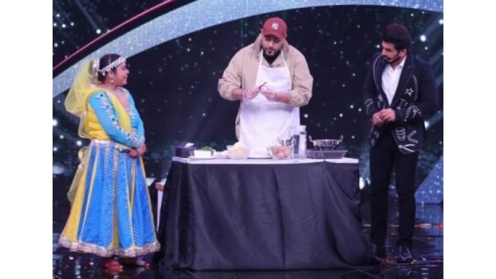 Bharti-asks-husbands-to-flaunt-their-toned-bodies-on-Ravivaar-with-Star-Parivaar