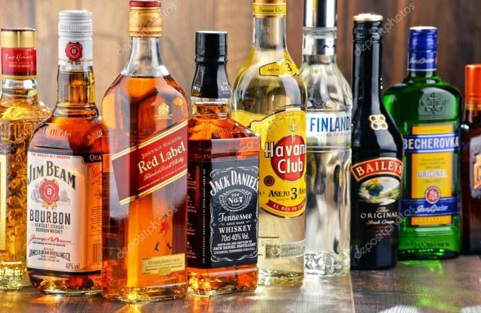 Delhi-liquor-stores-partially-reopen-bars-begin-service