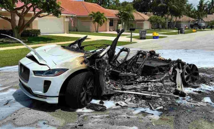 Jaguar-I-Pace-electric-car-reduced-to-ashes-after-battery-fire-in-US