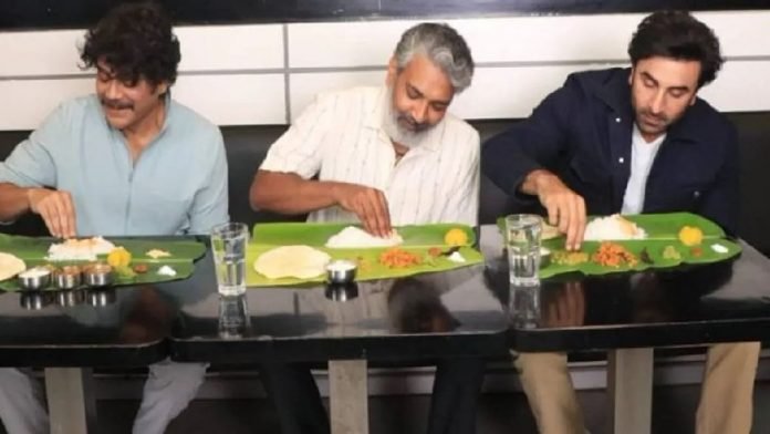 Ranbir-enjoys-a-meal-off-a-banana-leaf-with-Rajamouli-Nagarjuna