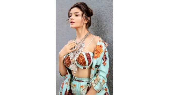 Rubina-Dilaik-finds-it-a-bit-challenging-to-dance-in-front-of-Madhuri-Dixit