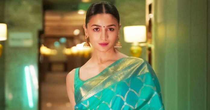 Alia-expresses-gratitude-on-receiving-Smita-Patil-Memorial-Award