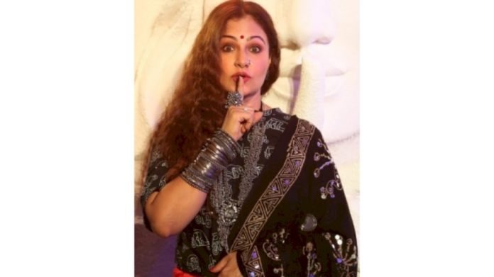 Ayesha-Jhulka-talks-about-how-it-was-to-work-with-Juhi-Chawla
