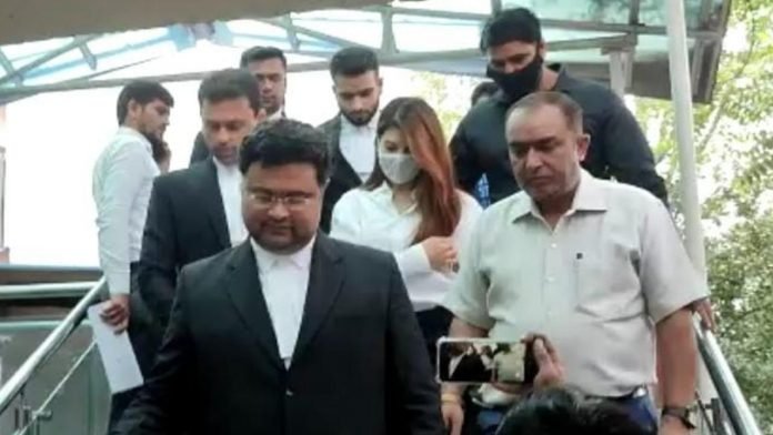 Jacqueline-dodges-media-enters-court-wearing-lawyers-robe