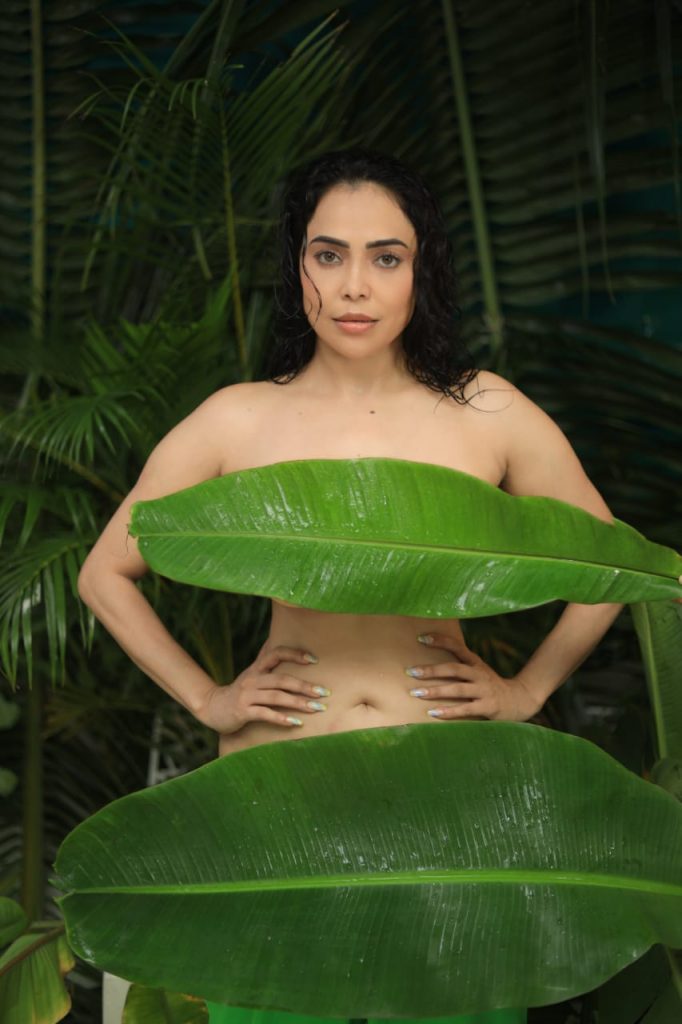 Nikita Rawal Covers Her nudity with a Banana Leaf