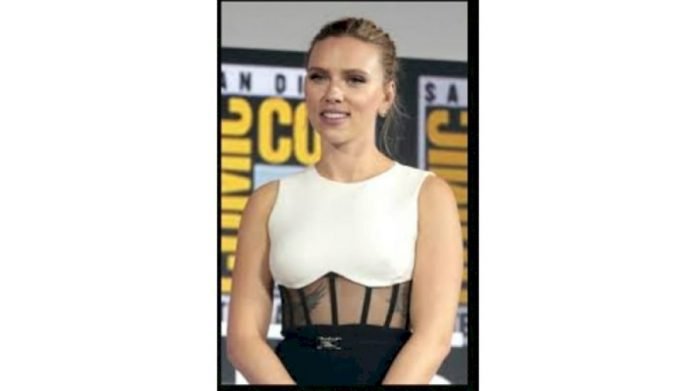 Scarlett-Johansson-named-son-Cosmo-after-throwing-a-bunch-of-letters-together