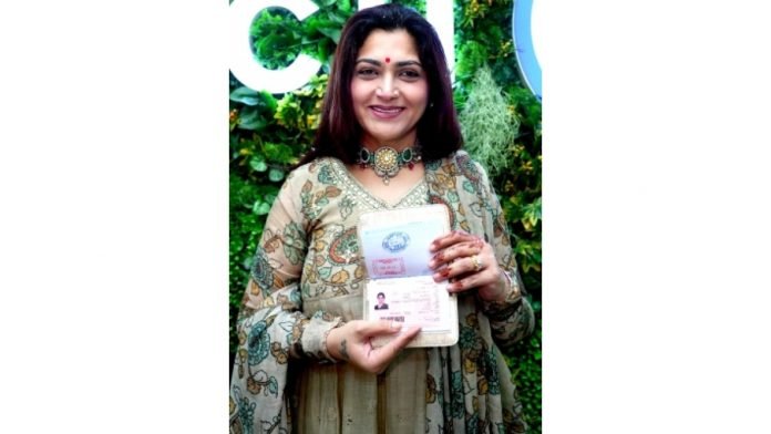 Actress-politician-Khushbu-Sundar-gets-Golden-Visa-for-UAE