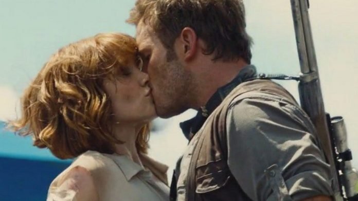 These-Amazing-Onscreen-Kisses-Were-So-Magical-You-Would-Never-Have-Guessed-They-Were-Improvised